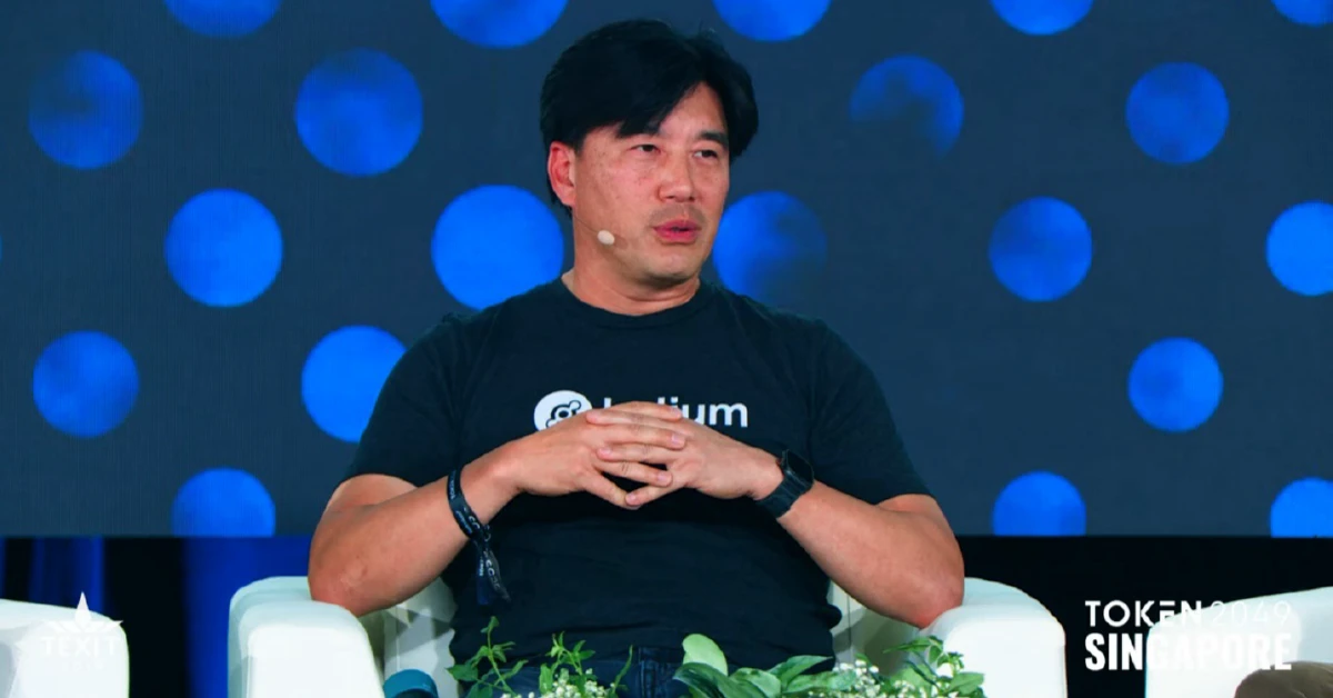 Helium COO speaking at TOKEN2049 Singapore panel
